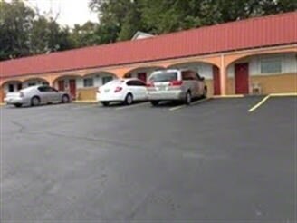 More Photos Of 124 Woods Ave, Caryville Hotel For Sale