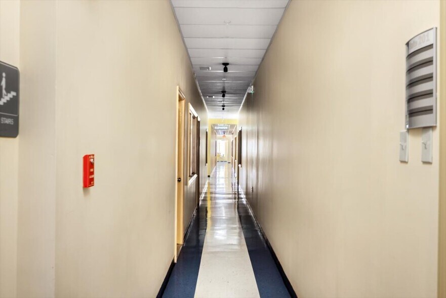 More Photos Of 9 N Loudoun St, Winchester Office For Sale