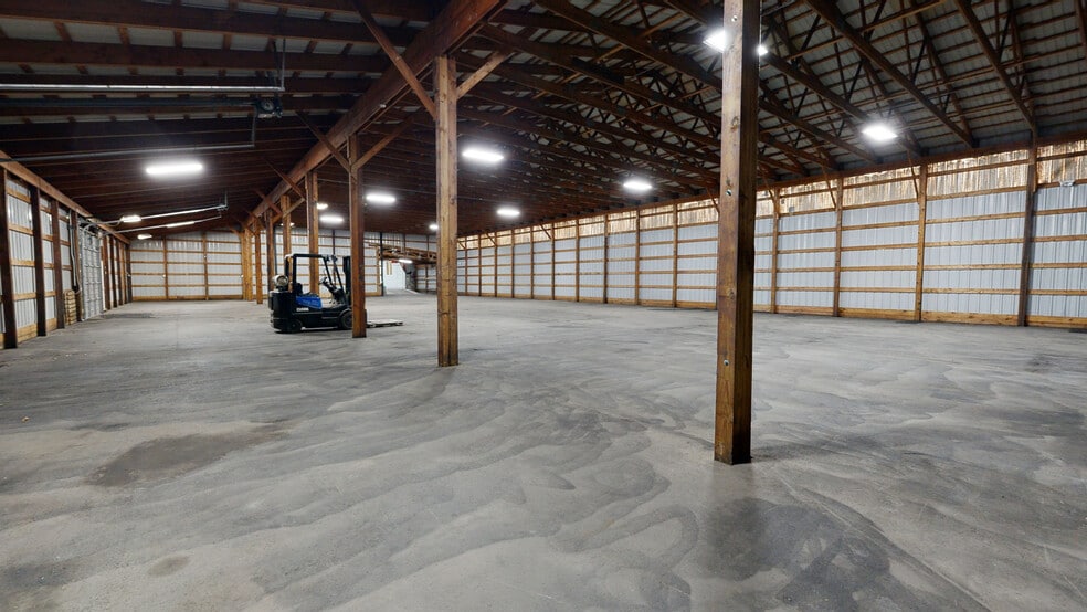 More Photos Of 801 S Henry St, Bay City Distribution For Sale