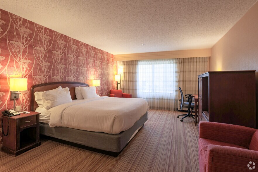 More Photos Of 2 Convention Center Dr, Altoona Hotel For Sale