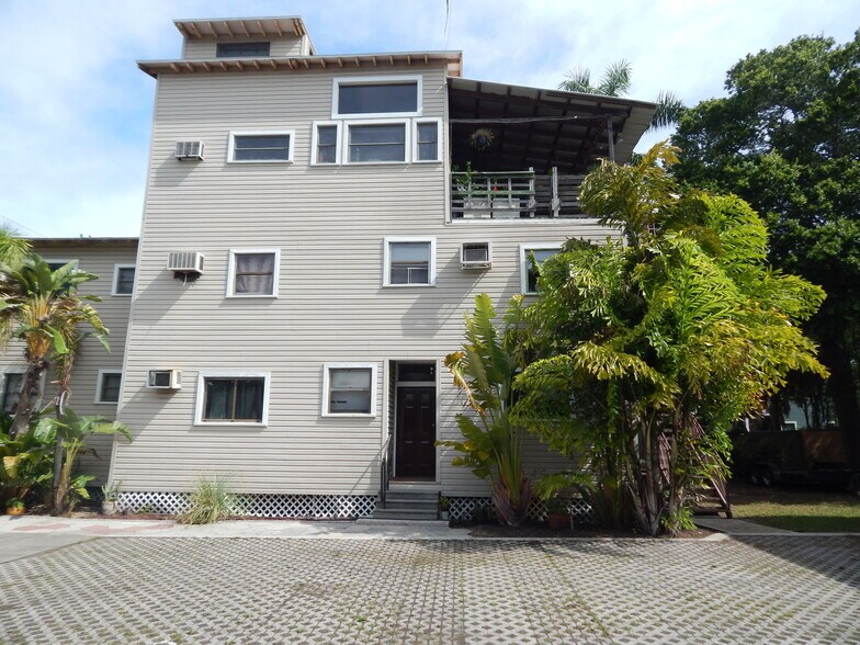 More Photos Of 547 Grove St N, Saint Petersburg Apartments For Sale