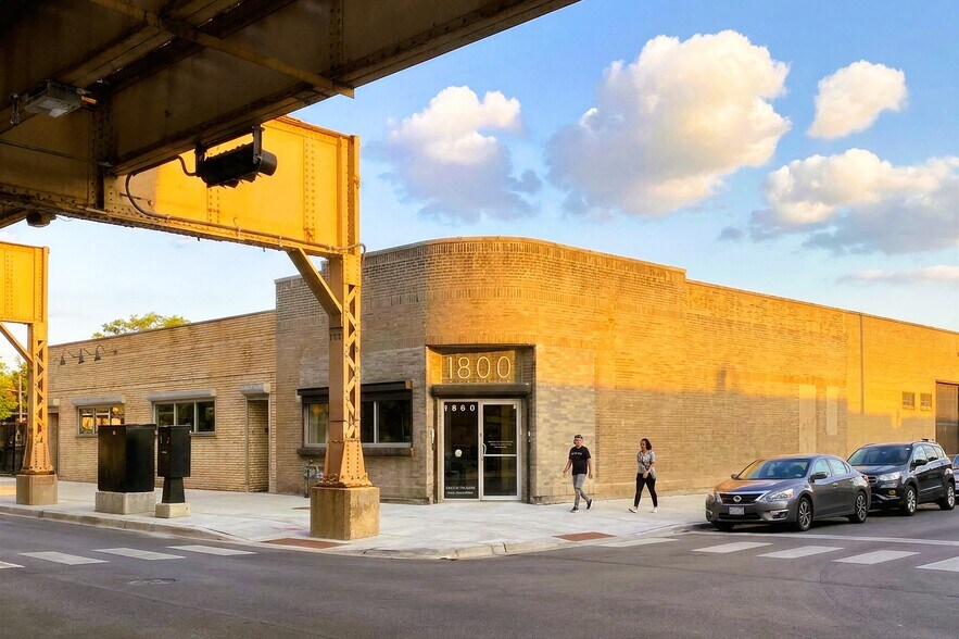 More Photos Of 1800 W Lake St, Chicago Light Manufacturing For Sale