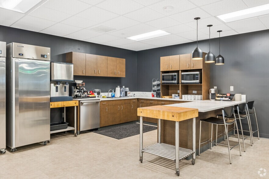 More Photos Of 6800 W 115th St, Overland Park Coworking Space