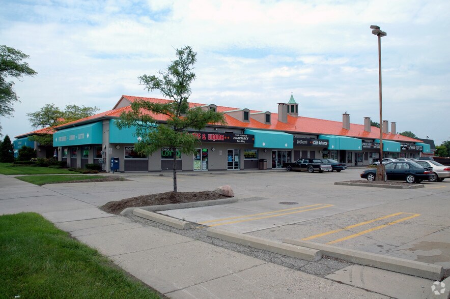 More Photos Of 15612 W 10 Mile Rd, Southfield Freestanding For Lease