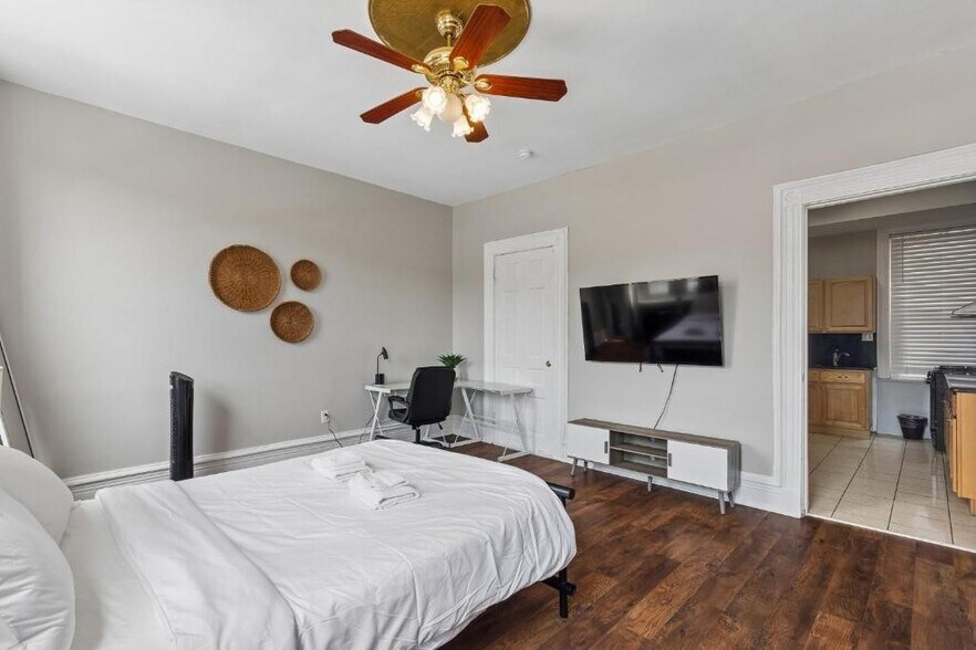 More Photos Of 1611 S Broad St, Philadelphia Specialty For Sale