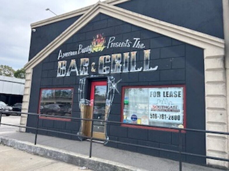 Primary Photo Of 2562 Sunrise Hwy, Bellmore Sports And Entertainment For Lease