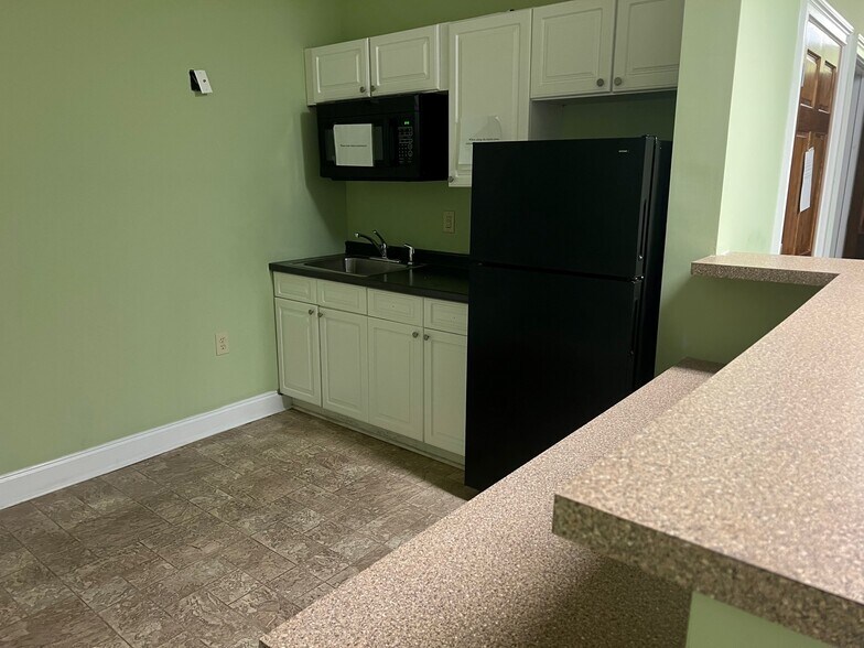 More Photos Of 3618 Ashley Phosphate Rd, North Charleston Office For Lease