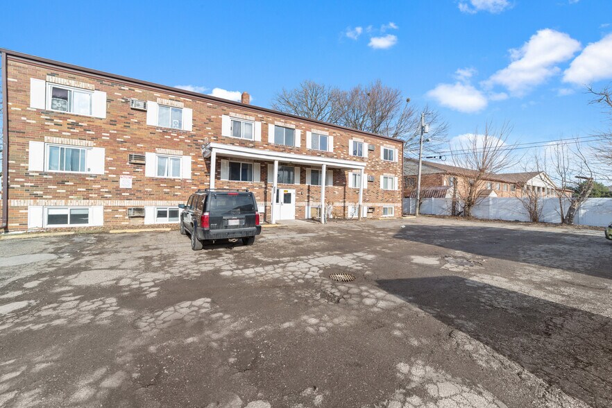More Photos Of 4004 W Erie Ave, Lorain Apartments For Sale