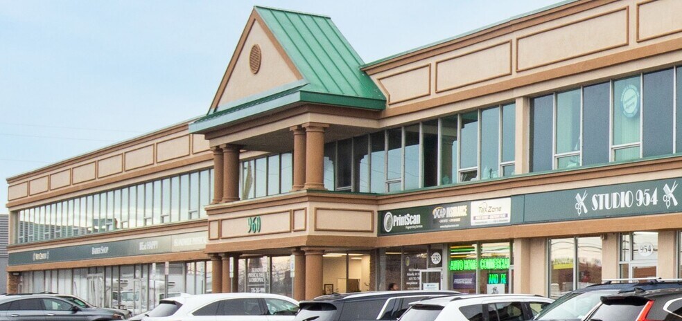 More Photos Of 950-970 S Broadway, Hicksville Office For Lease