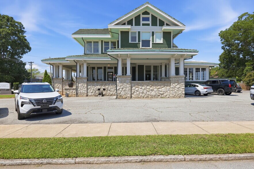 More Photos Of 1100 N Main St, High Point Office For Sale