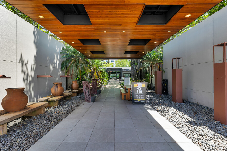 More Photos Of 2400 E Las Olas Blvd, Fort Lauderdale Storefront For Sale