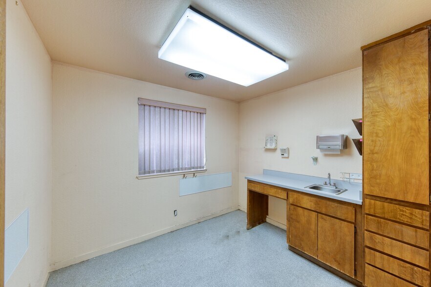 More Photos Of 2928 Eastern Ave, Sacramento Medical For Sale