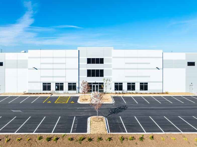 More Photos Of 1900 N US 45, Libertyville Distribution For Sale