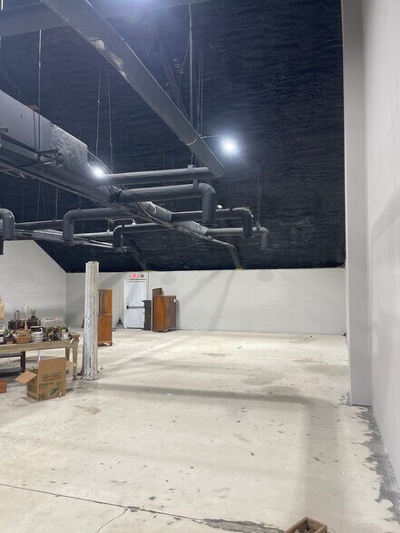 More Photos Of 13018 Pennsylvania Ave, Hagerstown General Retail For Lease