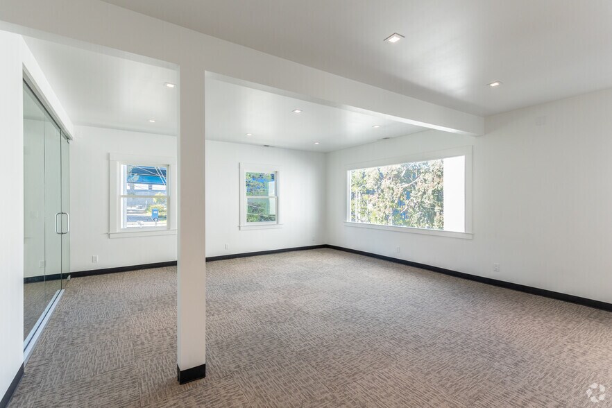 More Photos Of 343-345 Vermont St, San Francisco Light Distribution For Sale