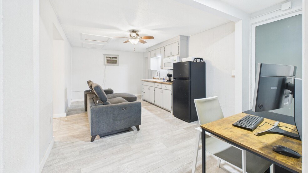 More Photos Of 2123 15th St, Lubbock Apartments For Sale