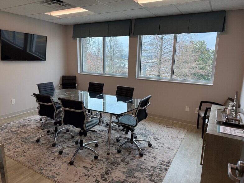 More Photos Of 10160 Parkside Dr, Knoxville Office For Lease
