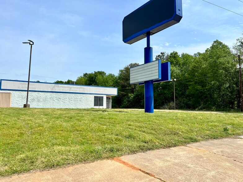 More Photos Of 2850 N Market St, Shreveport Freestanding For Sale