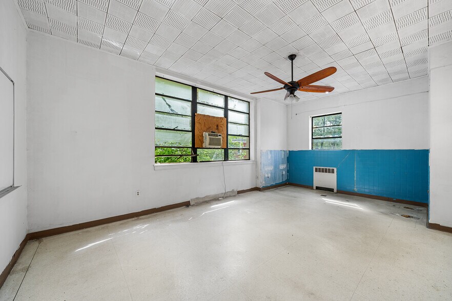 More Photos Of 379 Cherry St, Pottstown Flex For Lease