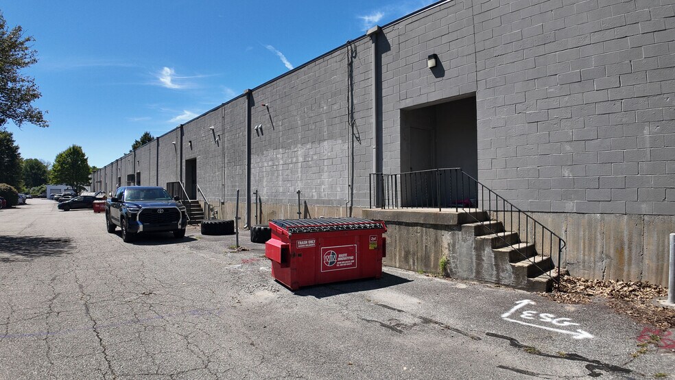 More Photos Of 145 Faunce Corner Rd, Dartmouth Unknown For Lease