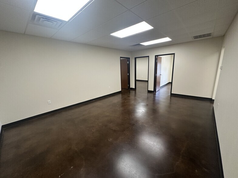 More Photos Of 1509-1521 Central Park Dr, Hurst Unknown For Lease