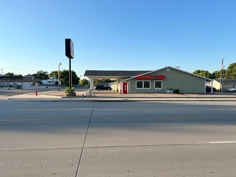 More Photos Of 1103 E B St, McCook Hotel For Sale