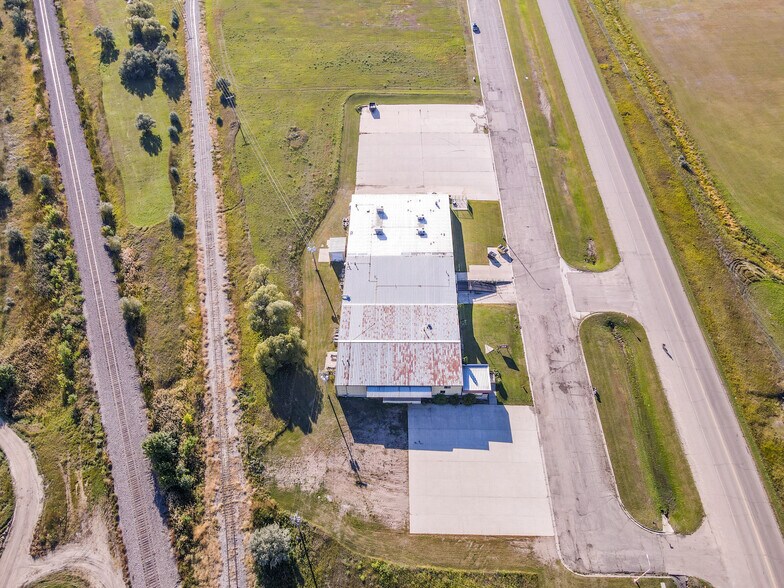 More Photos Of 1025 4 Bottle Dr, Valley City Industrial For Lease