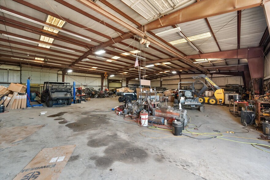 More Photos Of 3151 Int 45 E hwy, Corsicana Warehouse For Sale