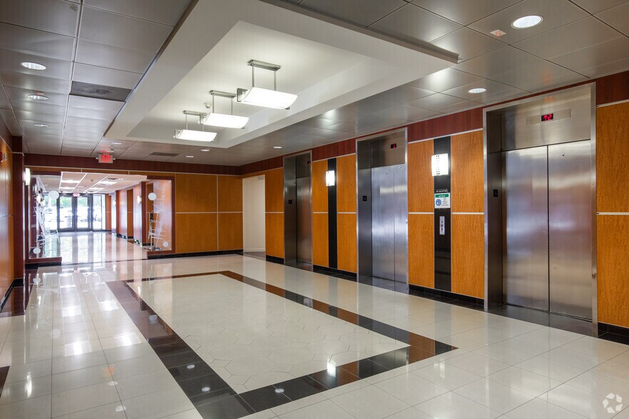 More Photos Of 100 Garden City Plz, Garden City Office For Lease