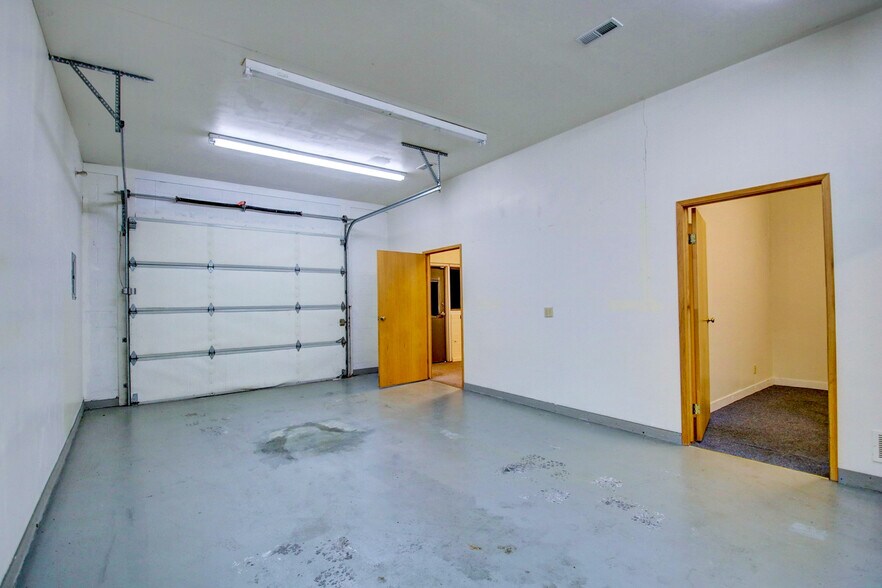 More Photos Of 1101 Dale Ln, Mount Vernon Warehouse For Lease