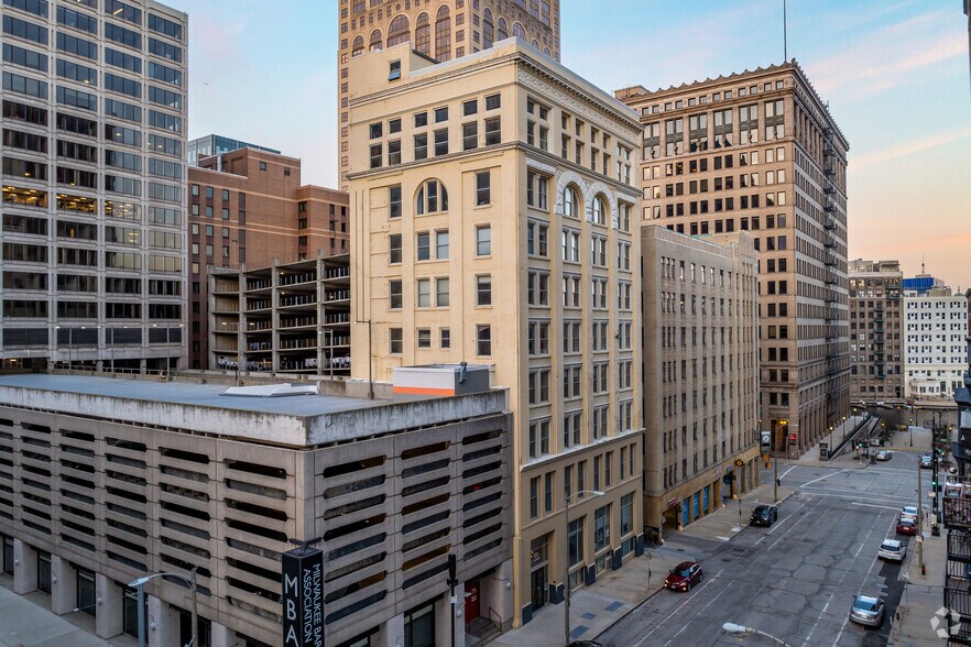 More Photos Of 225 E Mason St, Milwaukee Office Residential For Sale