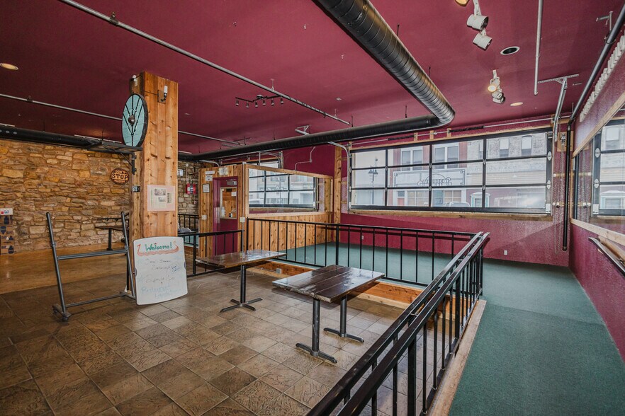 More Photos Of 830 N Kansas Ave, Topeka Bar For Sale