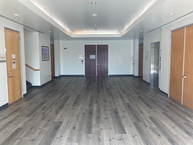 More Photos Of 1889 N Rice Ave, Oxnard Office For Lease