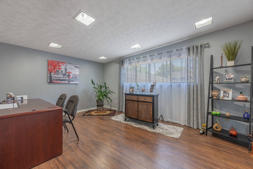 More Photos Of 2105 Central Ave, Middletown Office For Sale
