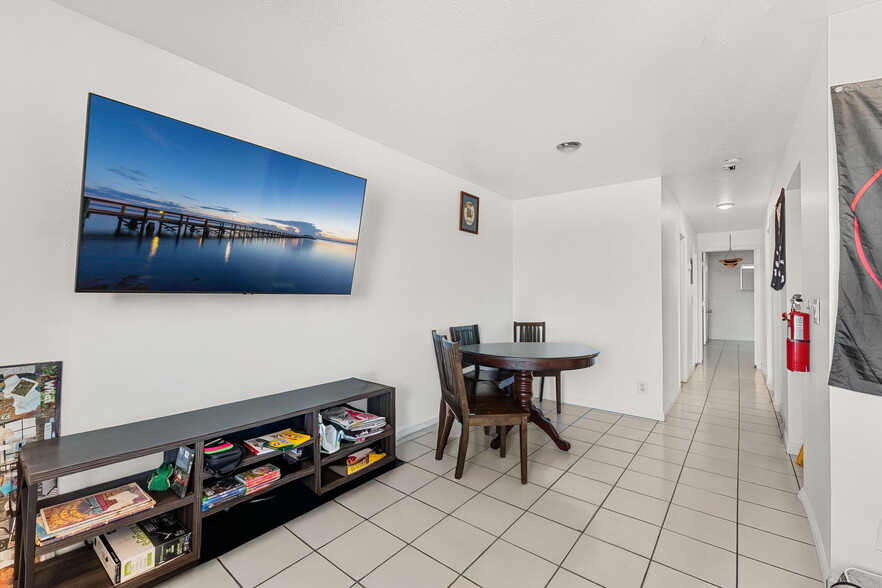 More Photos Of 1592 Jimmy Buffet Mem Hwy, Satellite Beach Office Residential For Sale