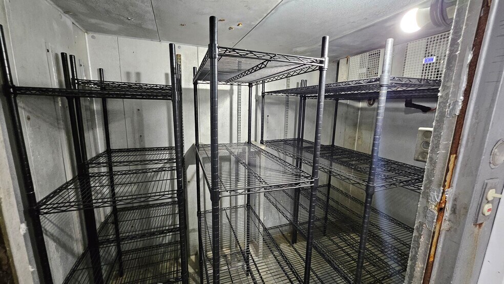 More Photos Of 325 E Main St, Milton Fast Food For Lease