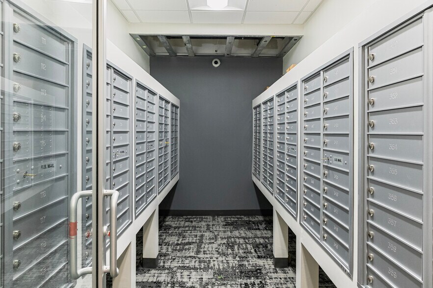 More Photos Of 1051 Franklin Ave, Garden City Office For Sale