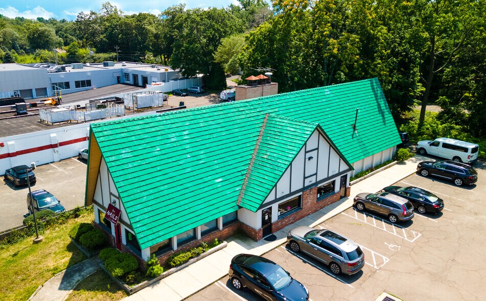 More Photos Of 520 Post Rd E, Westport Freestanding For Lease