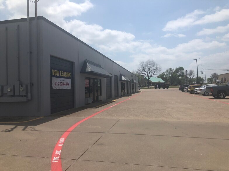 More Photos Of 300 Bryant Ave, Midlothian Light Distribution For Lease