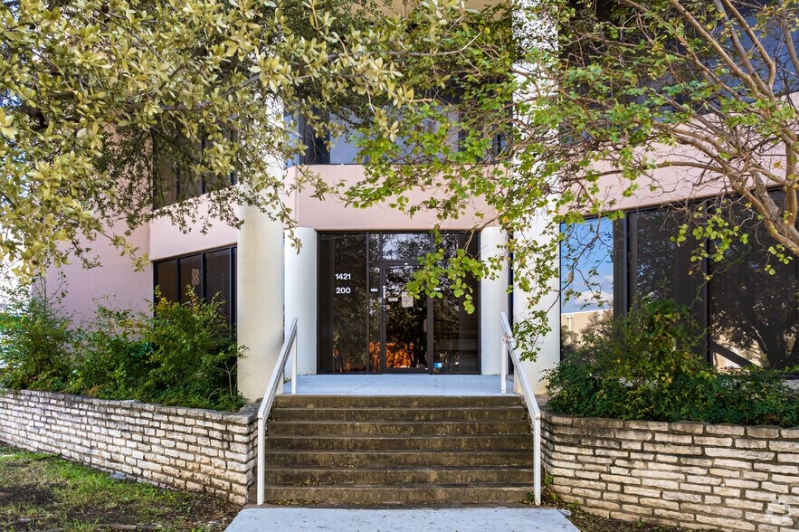 More Photos Of 1421 Patton Pl, Carrollton Distribution For Lease