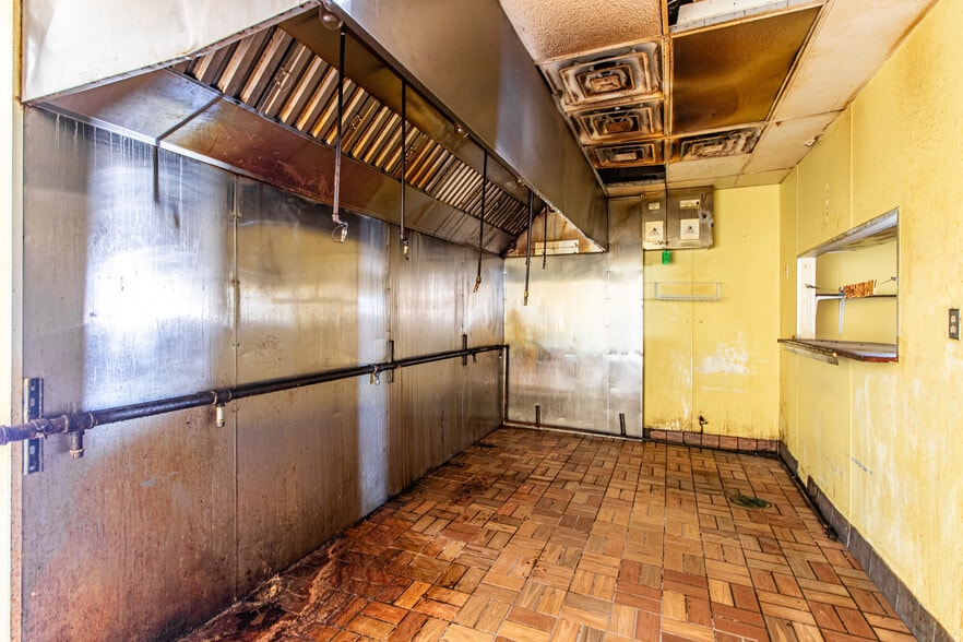 More Photos Of 1301 N 18th St, Monroe Fast Food For Sale