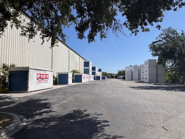 More Photos Of 4050-4060 Louis Ave, Holiday Warehouse For Lease