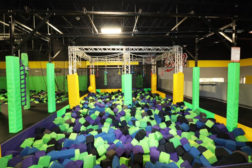 More Photos Of 4211 W 11th Ave, Eugene Freestanding For Sale