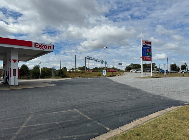 More Photos Of 1823 John B White Sr Blvd, Spartanburg Convenience Store For Sale