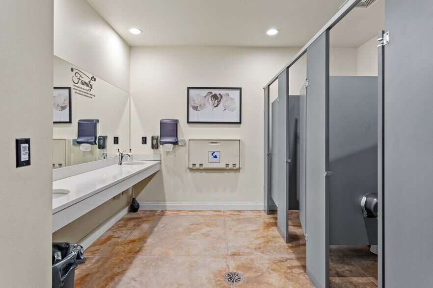 More Photos Of 7998 Vialago Pkwy, Zillah Specialty For Sale