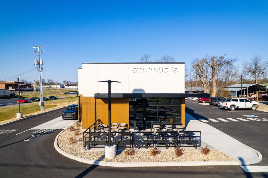 More Photos Of 747 N Main St, Shelbyville Fast Food For Sale
