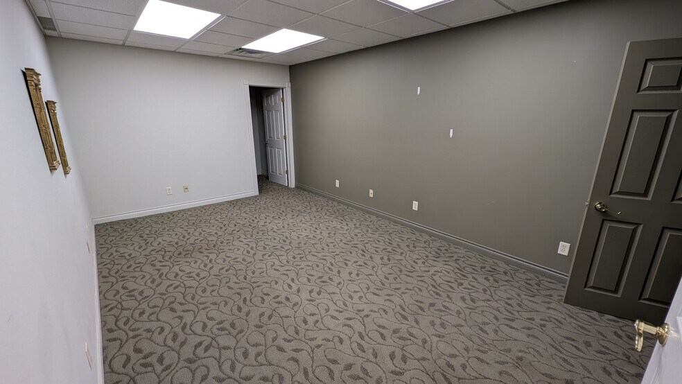 More Photos Of 211 N Dixie Way, South Bend Freestanding For Sale