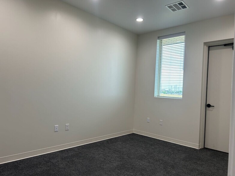 More Photos Of 1400 N Coit Rd, McKinney Office For Lease