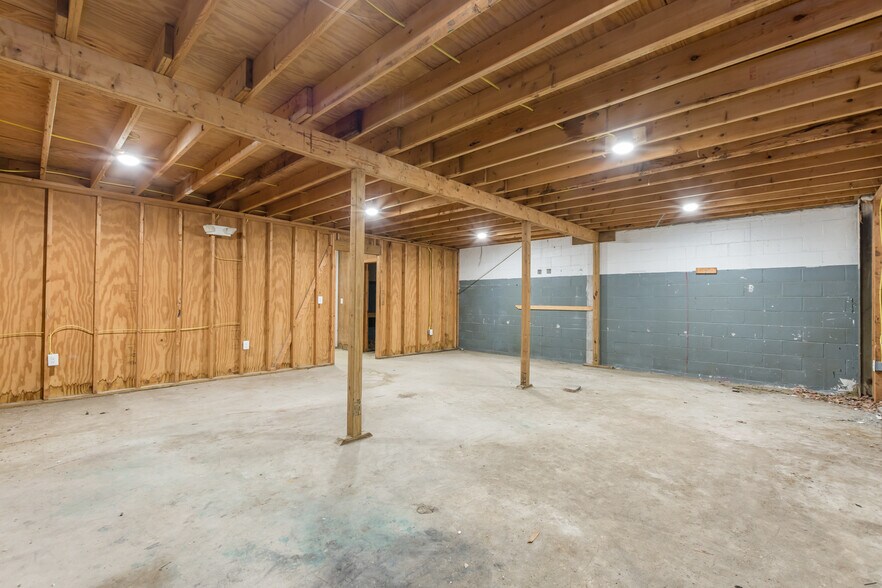 More Photos Of 8456 Newman St, Douglasville Light Manufacturing For Lease