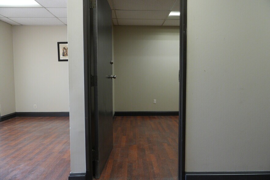 More Photos Of 501 Industrial Dr, Richardson Warehouse For Lease